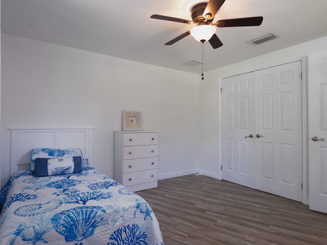 Building Photo - Living Across from Sarasota Bay 3BR/2.5BA Home Minutes to Downtown – Yardwork Included