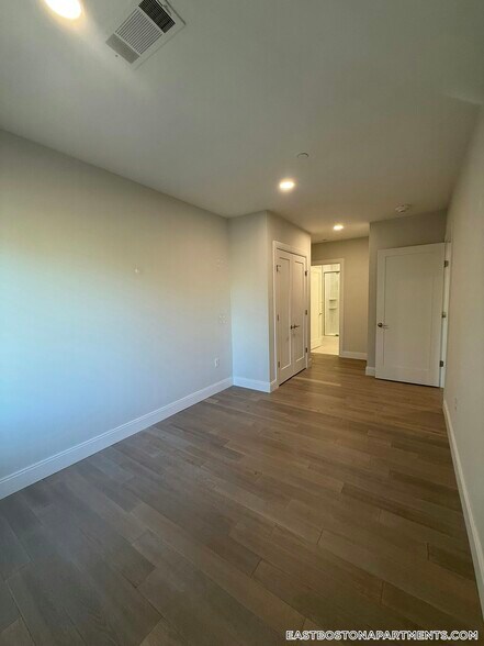 Building Photo - 152 Liverpool St