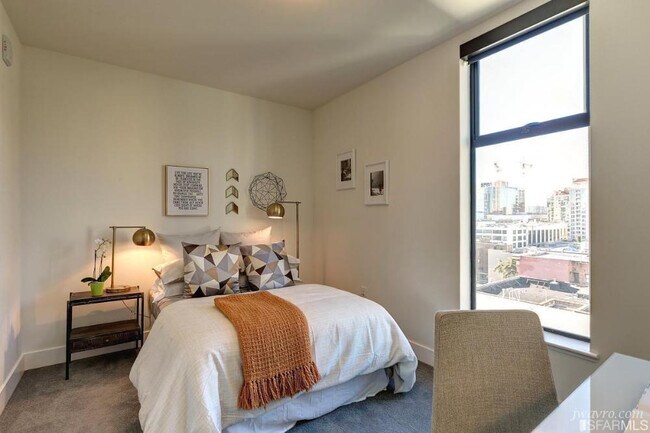 Building Photo - 1080 Sutter St