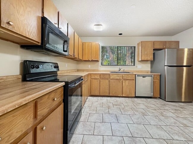 Building Photo - Northwest Crossing Neighborhood.