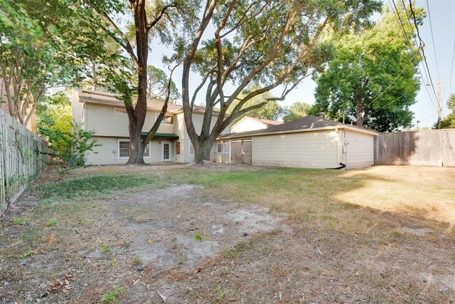 Building Photo - 5019 Oak Shadows Dr