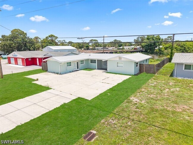 Building Photo - 5460 Bayshore Rd