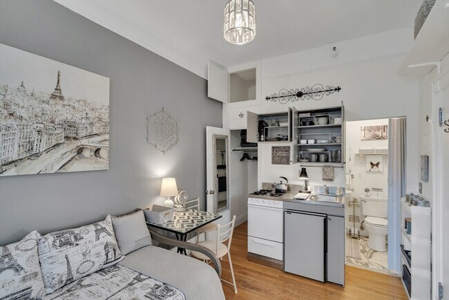 Building Photo - 290 Commonwealth Ave