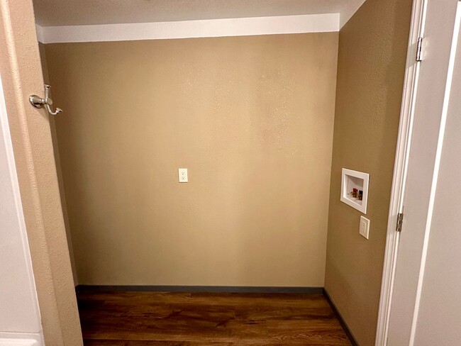 Building Photo - Newly remodeled trailer in park