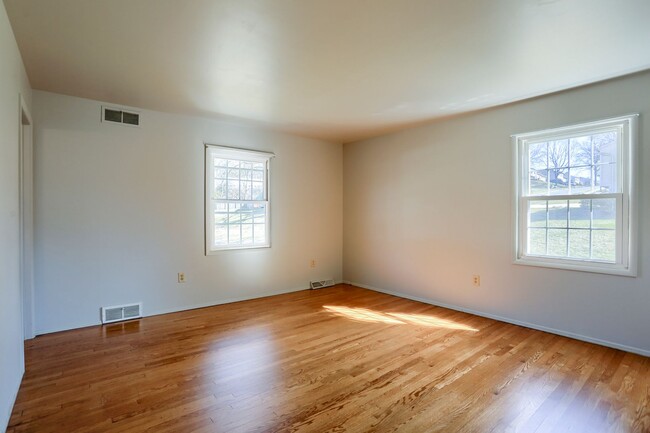 Building Photo - 332 Deerfield Rd
