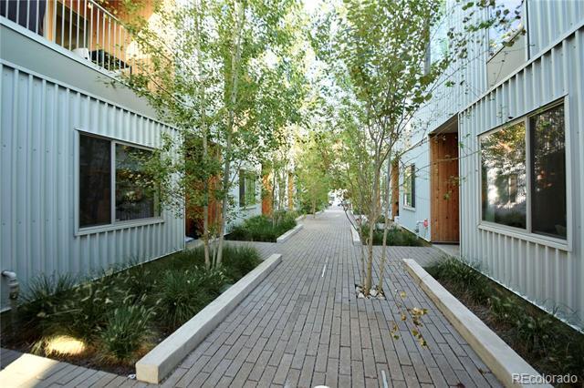 Building Photo - 2026 W 33rd Ave