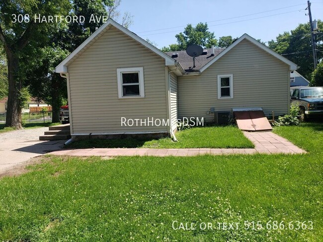 Building Photo - Great 2 Bedroom 1 Bath Home Laundry on Mai...