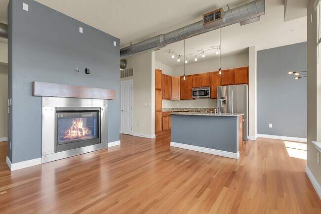 Building Photo - $1,995.00, 1 bed, 1 bath, located in Engle...