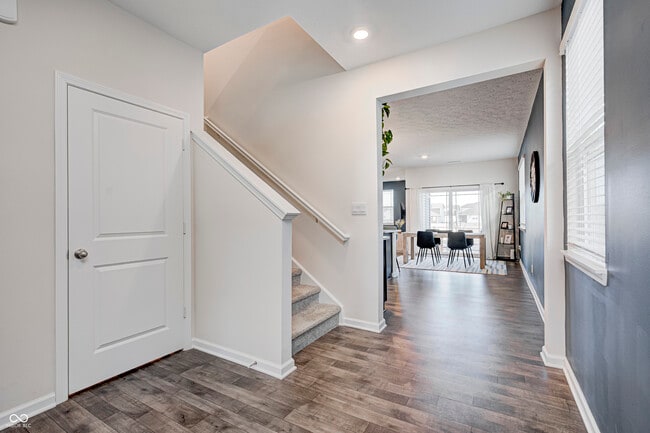 Building Photo - 2214 Warbler St