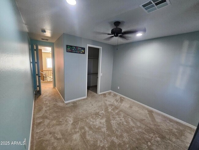 Building Photo - 3216 S Cottonwood Dr