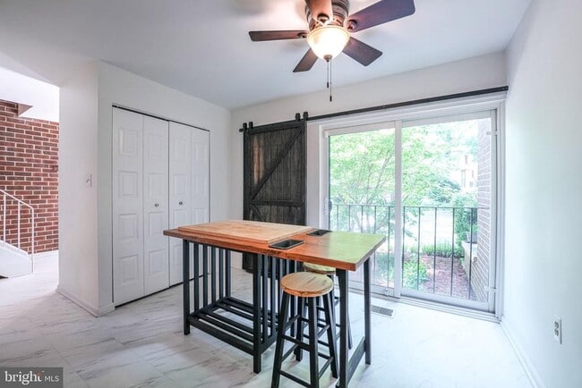 Building Photo - 4908 Sauquoit Ln