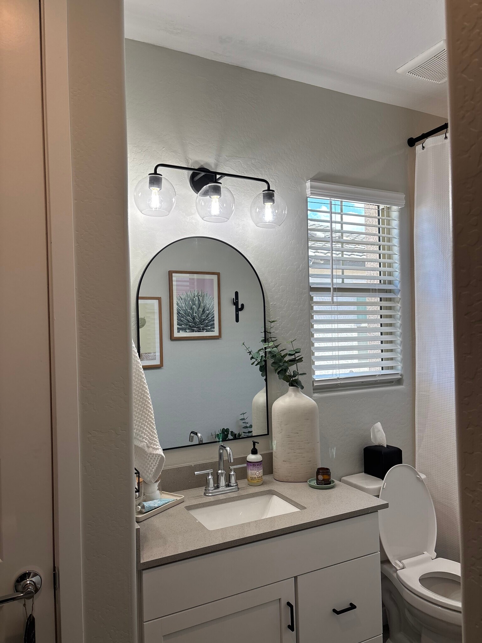 Building Photo - 4055 E Brisa Dr