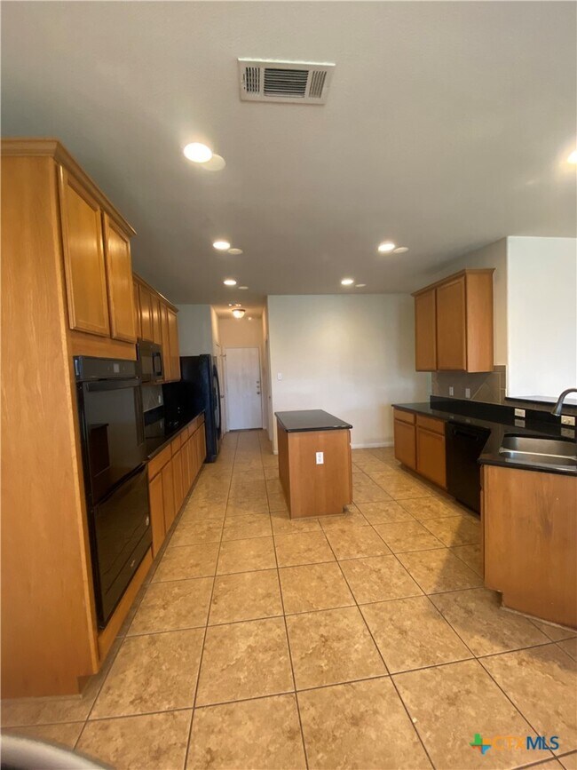 Building Photo - 6111 Graphite Dr