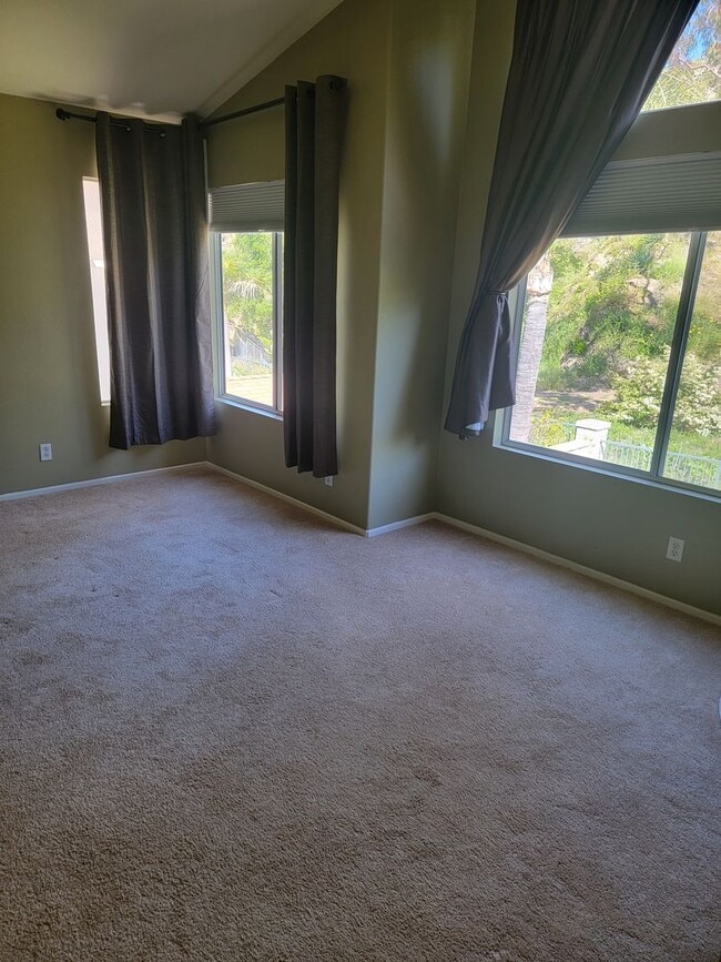 Building Photo - BEAUTIFUL MOUNTAIN VIEW 4BED/3BATH PLUS DE...