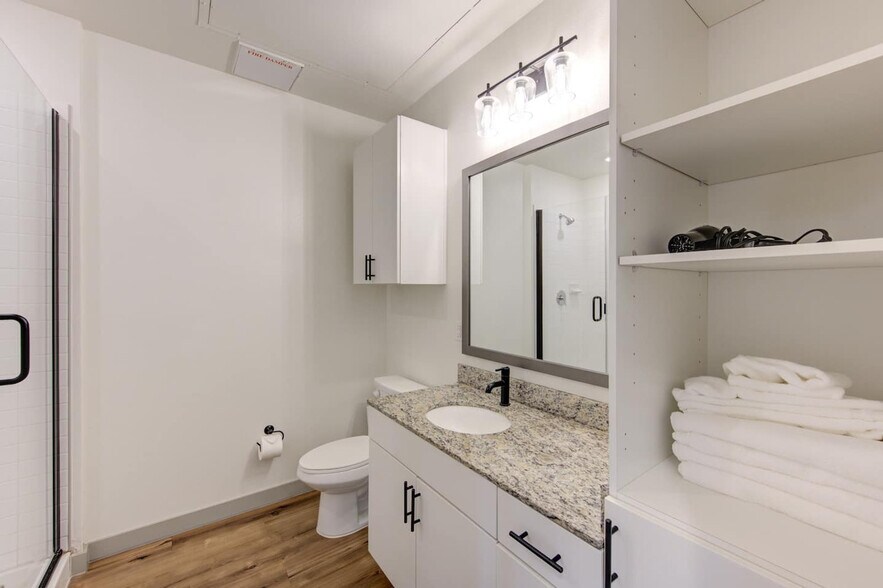Building Photo - 1111 Shepherd Dr
