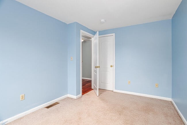 Building Photo - 15 N Intervale St