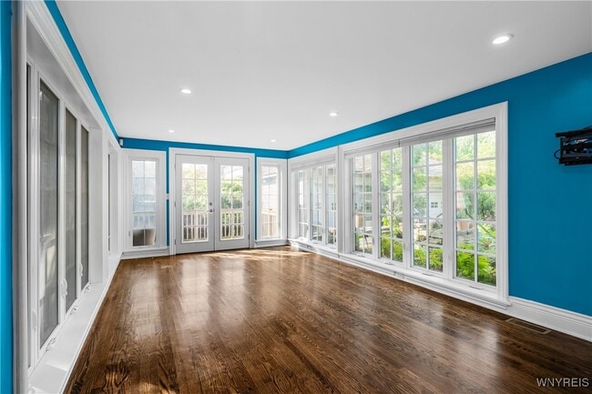 Building Photo - 108 Park St