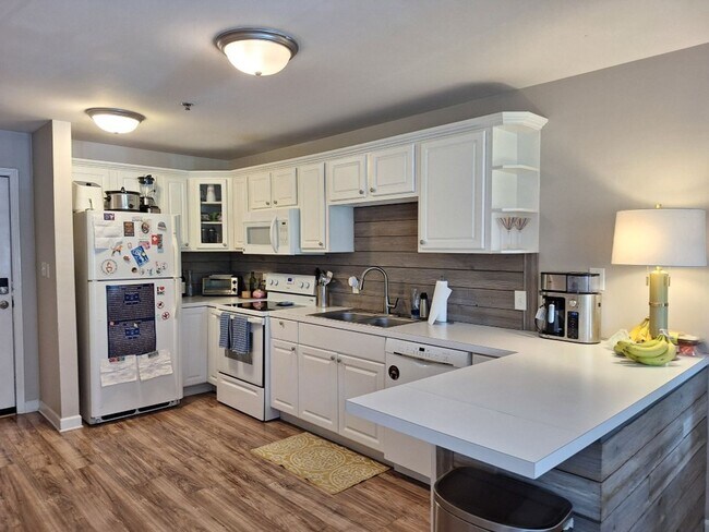 Building Photo - Walking distance to UT/ Very short walk