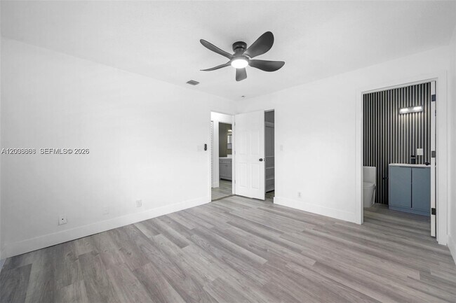 Building Photo - 5580 Plunkett St