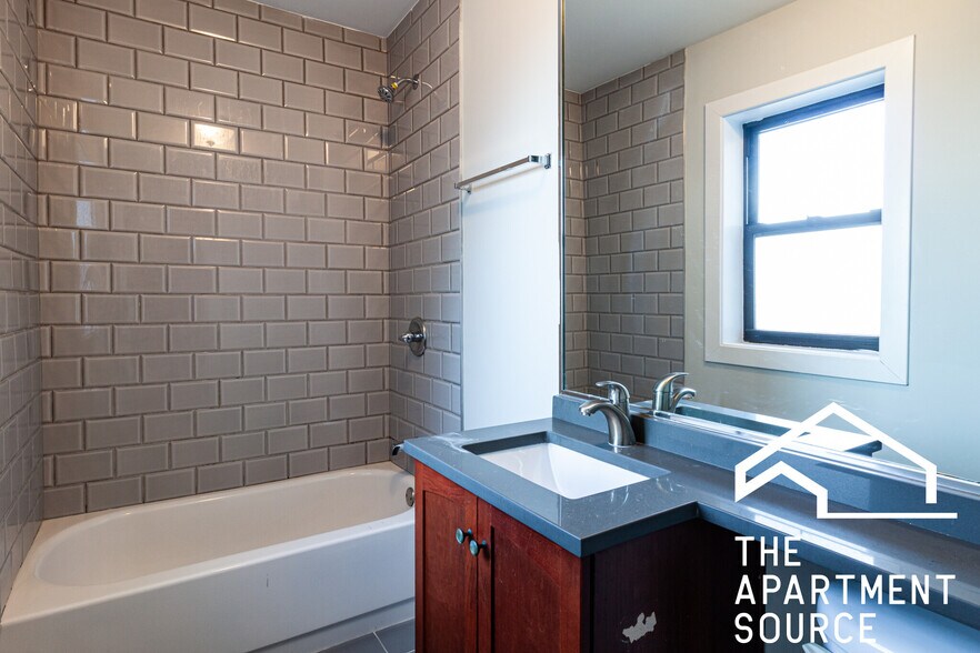 Building Photo - 556 W Arlington Pl