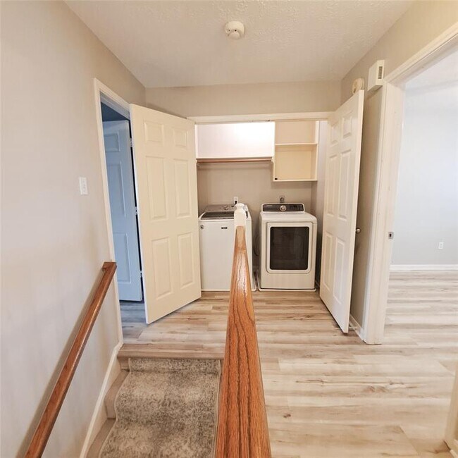 Building Photo - 1365 El Camino Village Dr