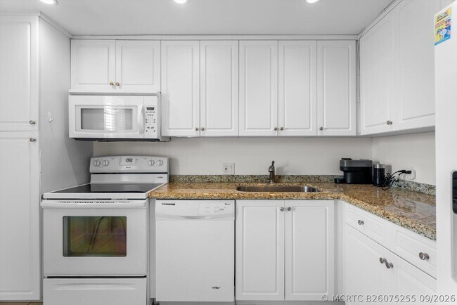 Building Photo - 3051 N Course Dr