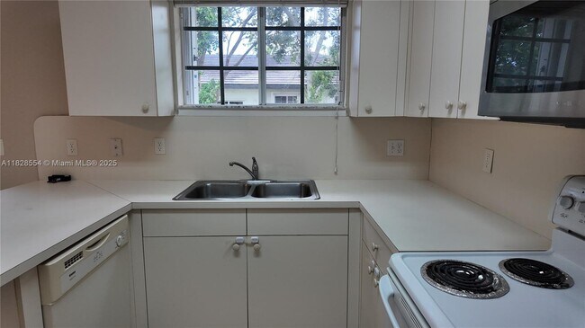 Building Photo - 374 NE 27th Ave