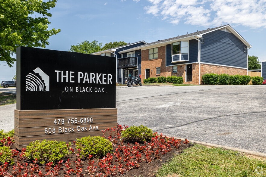 Building Photo - The Parker on Black Oak
