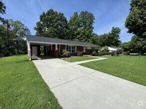 Building Photo - 336 Crestside Dr SE