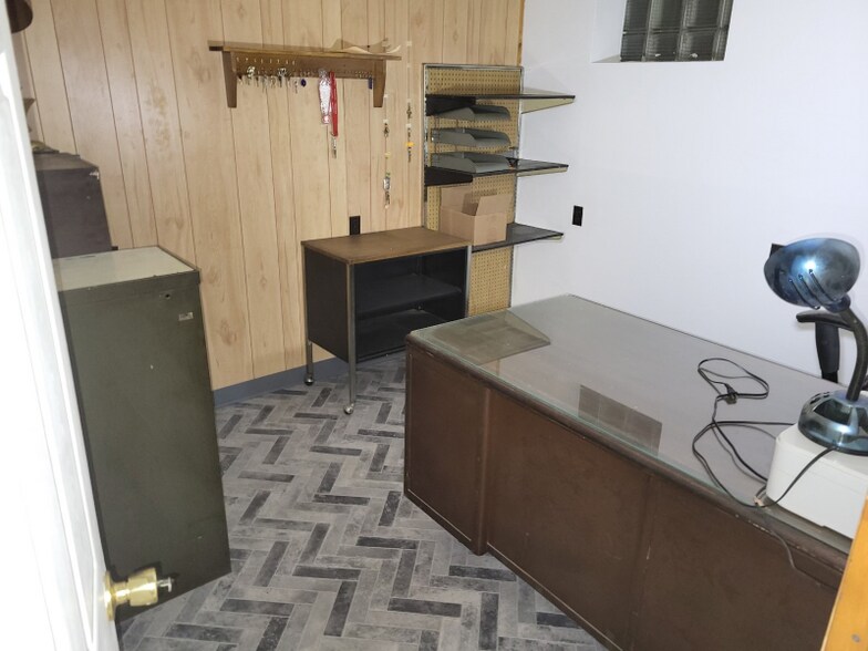 Building Photo - 373 Munson Ave