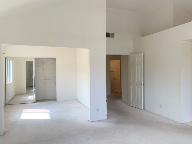 Building Photo - Beautiful 3 Bedrooms, 2.5 Baths Home with 3 Garage in Gated West Covina Community