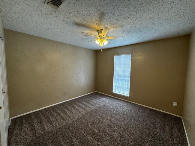 Building Photo - Beautiful House Located Near Movie Theater...