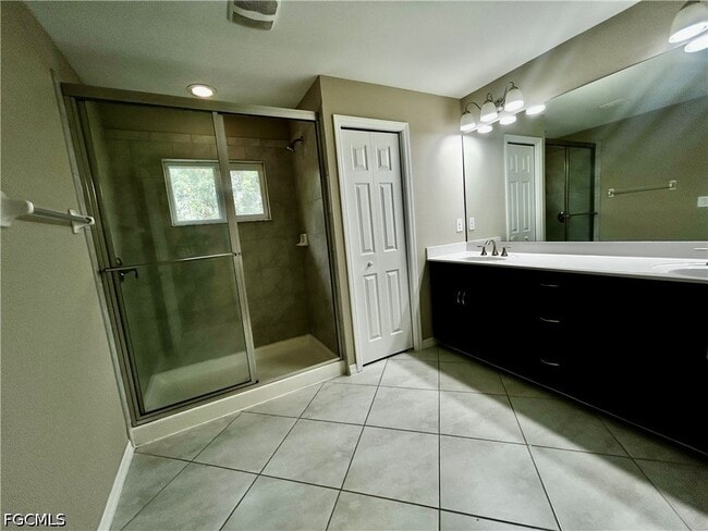 Building Photo - 12117 Palm Cove St