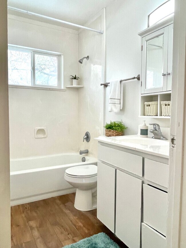 Building Photo - 54 W 250 N