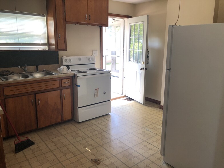 Building Photo - 770 S Burgess Ave