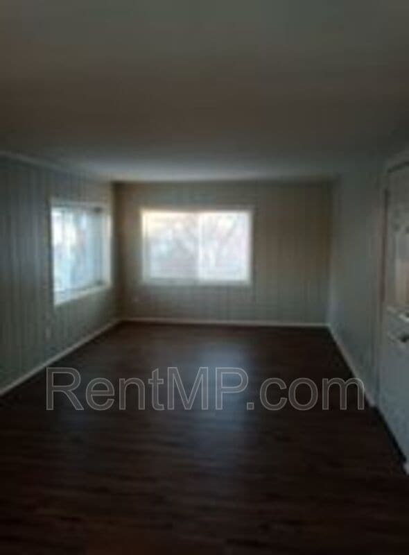 Building Photo - 1021 E Broadway St