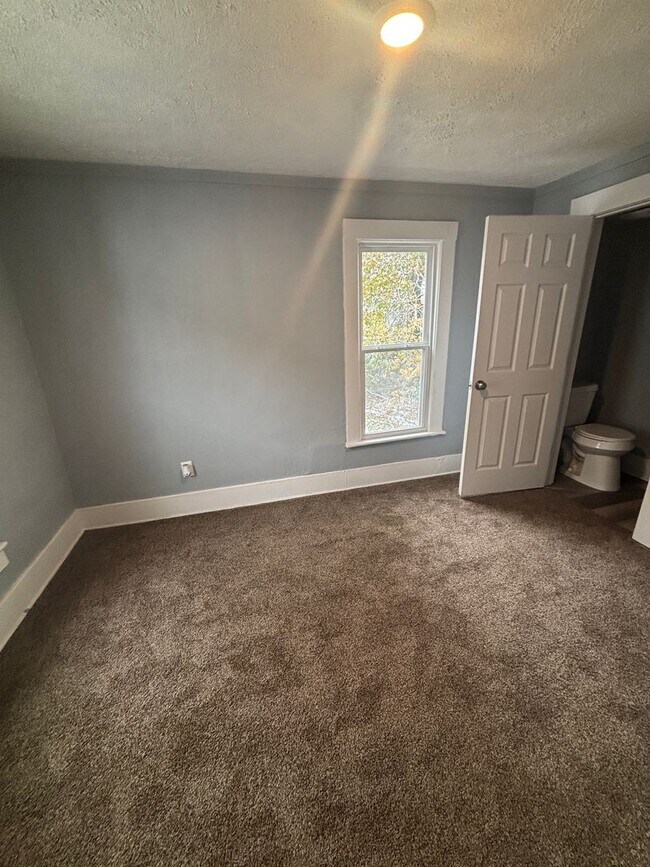 Building Photo - Updated 3 Bedroom Home in Akron!