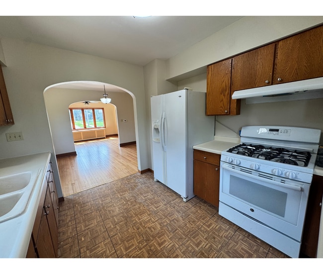 Building Photo - 140 S Elmwood Ave