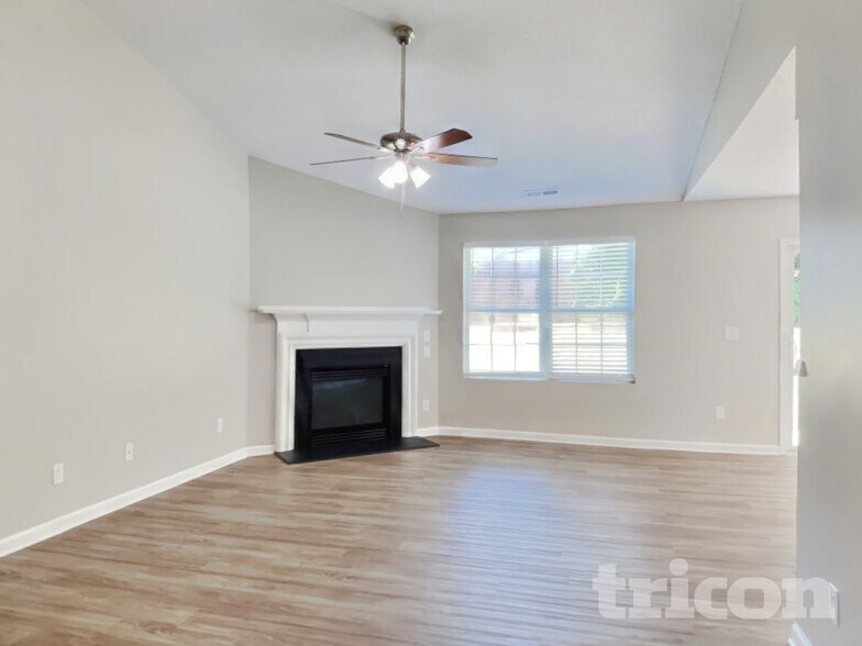 Building Photo - 3120 Riverbrooke Dr