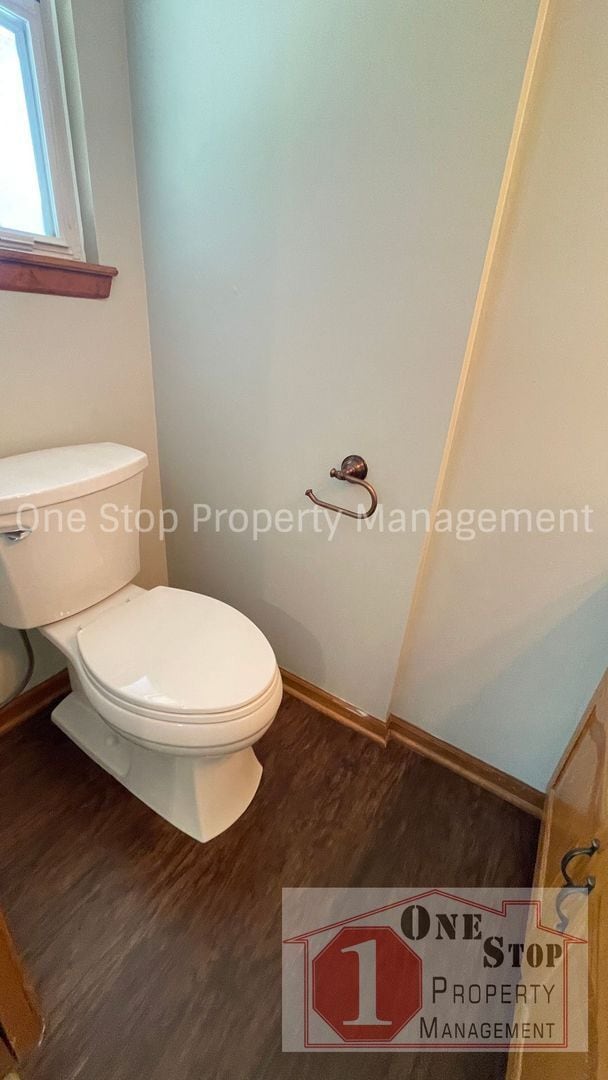 Building Photo - Stunning 3 Bedroom 2.5 Bathroom in Raymore!