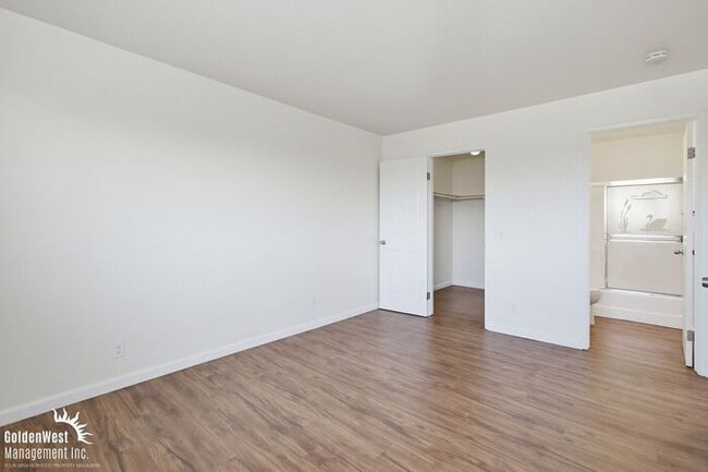 Building Photo - Updated 2Bdm 2Ba Apartment with Community Pool in the Heart of Normal Heights!