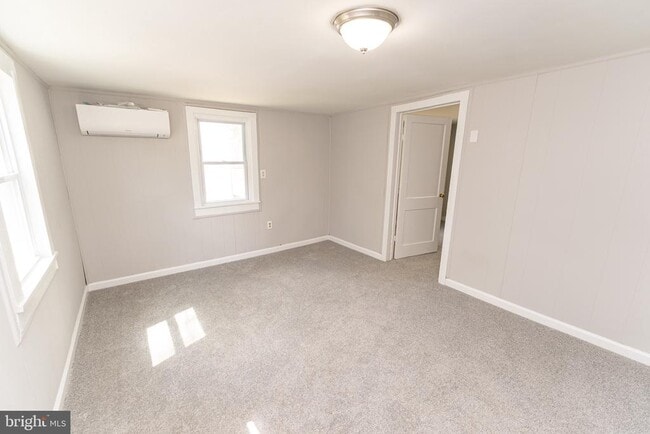 Building Photo - 115 Davis Ln