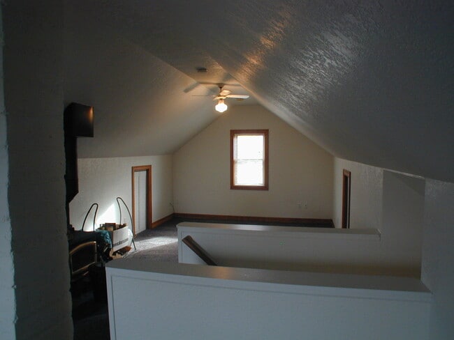 Building Photo - House For Lease