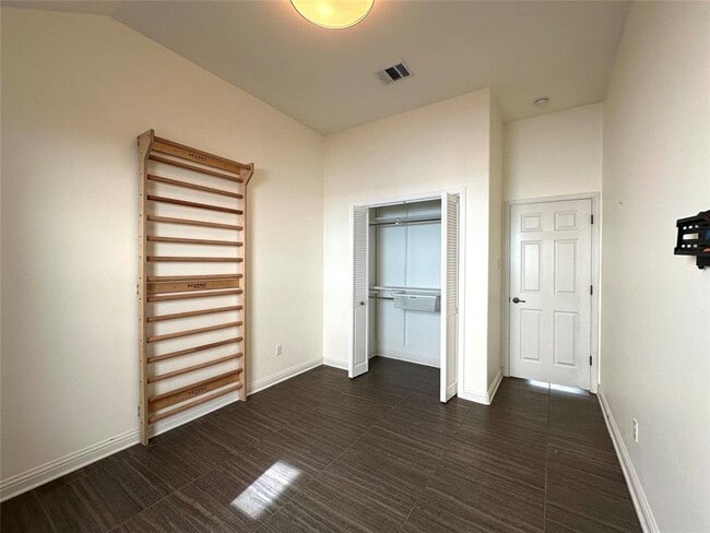 Building Photo - 615 Spanish Mustang Dr