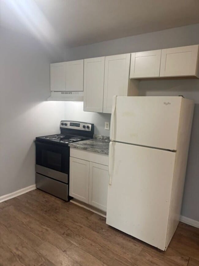 Building Photo - Three Bedroom Apartment in Norfolk