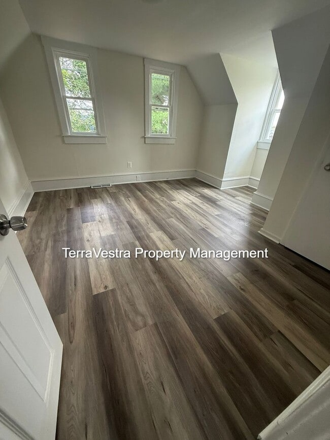 Building Photo - Single family home in Upper Deerfield!