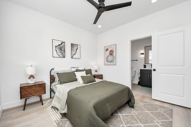 Building Photo - 2524 Live Oak St