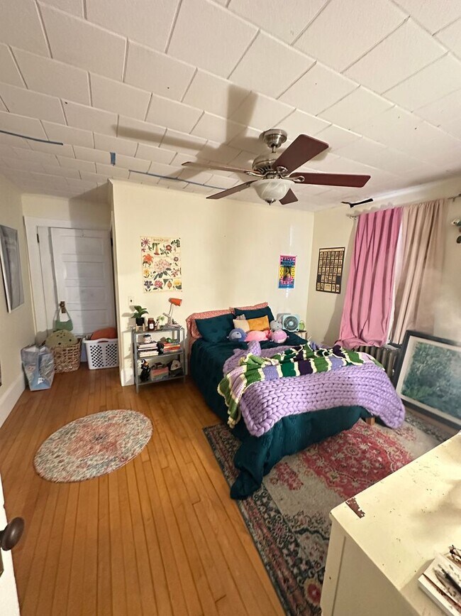 Building Photo - 19 Oak St