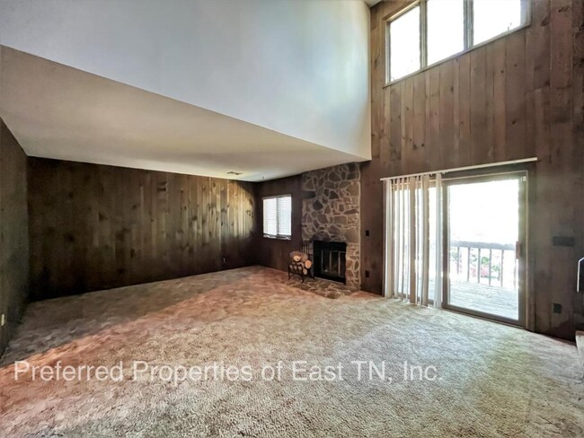 Building Photo - 1153 Timbers E