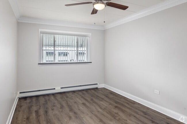 1BR, 1BA - 750SF - Bedroom - 4925 Fairview Ave